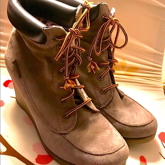 Rock & Candy Tan Suede Wedge Lace-Up Booties 9 - Picture 5 of 9